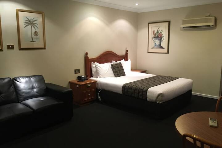 Room 4 of 38