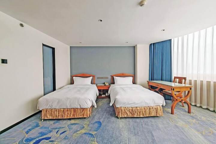 Room 11 of 22
