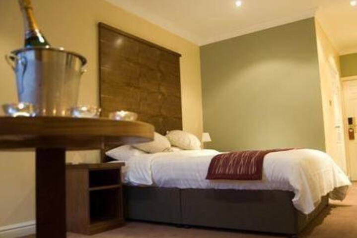 Room 4 of 6