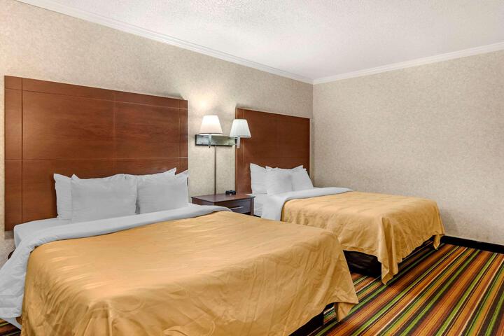 2 Queen Beds (4 of 9)