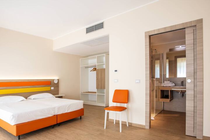 Room 12 of 119