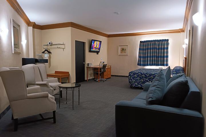 Room 18 of 77
