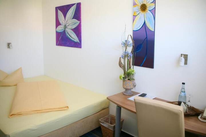 Room 7 of 19
