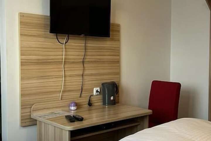 Room 3 of 16