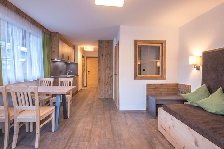 Room 25 of 102