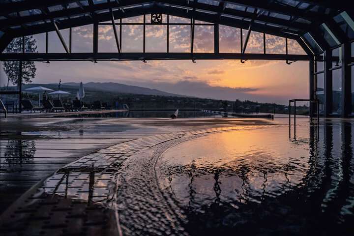 Pool 105 of 280