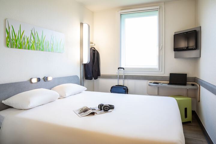 Room 4 of 42