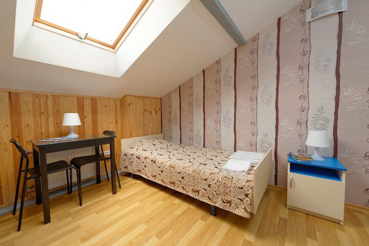 Room 52 of 89