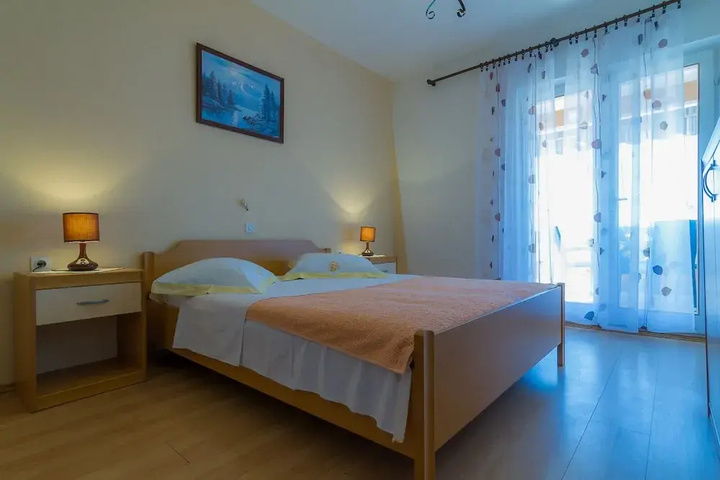 Room 2 of 8