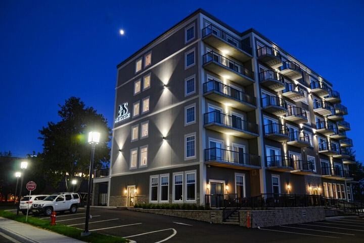 Hotel 64 of 69