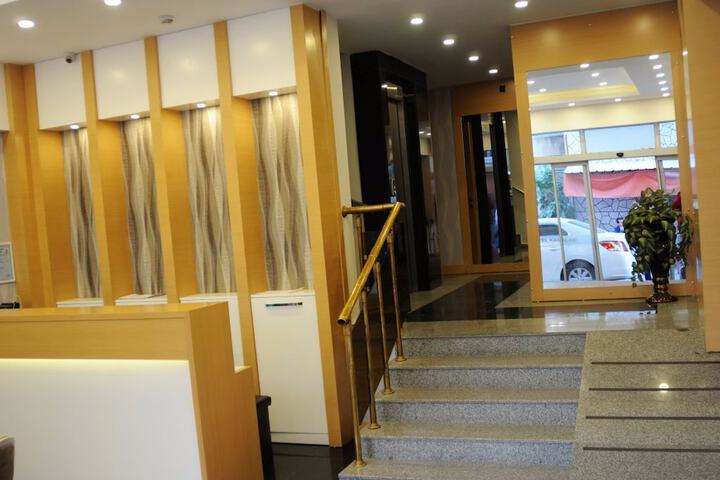 Hotel 2 of 72