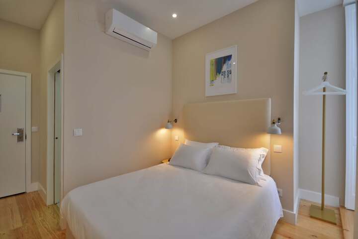 Room 17 of 34