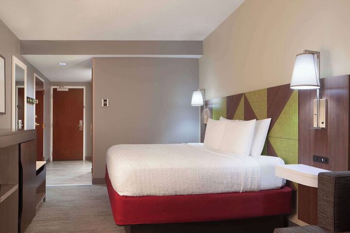 Room 6 of 28
