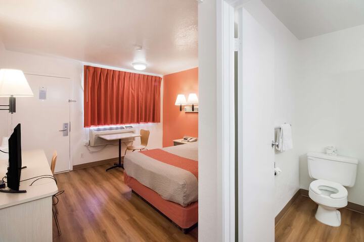 Room 19 of 39