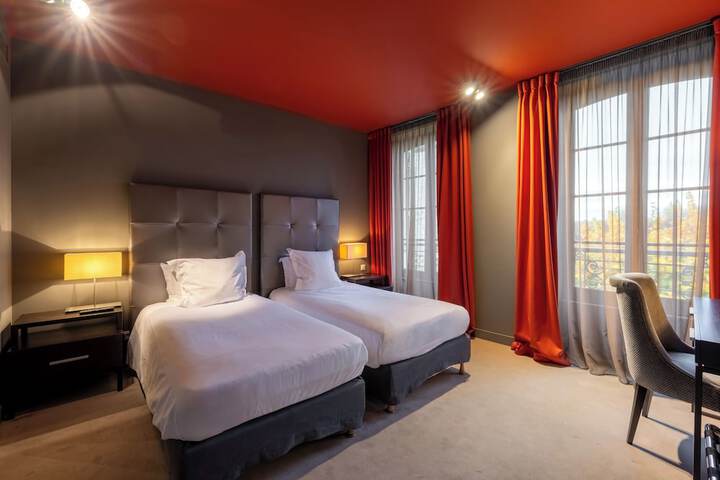 Room 10 of 26