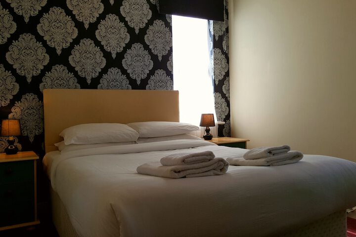 Room 4 of 24