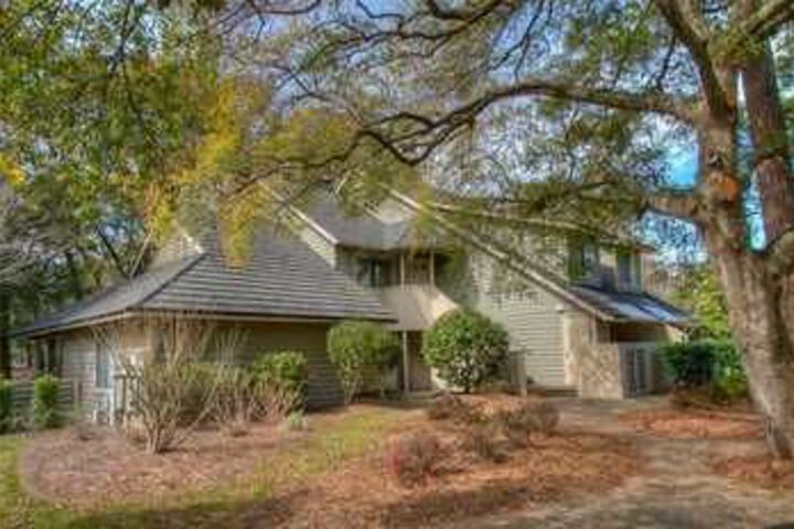 Exterior of Richmond Park 14 B 2 Br Home by RedAwning