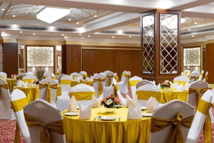 Ballroom/Hall 35 of 48