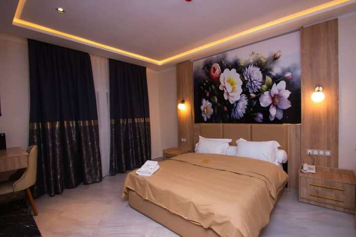 Room 7 of 13