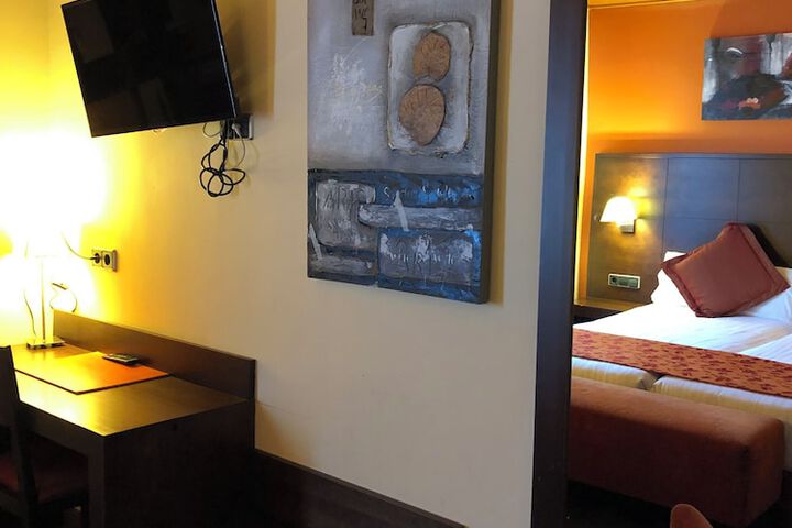 Room 12 of 33