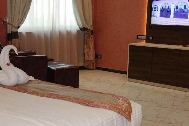 Room 8 of 31