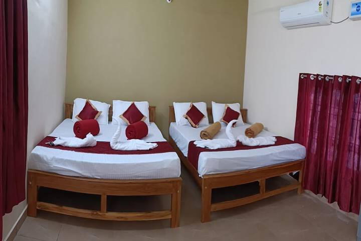 Room 8 of 33