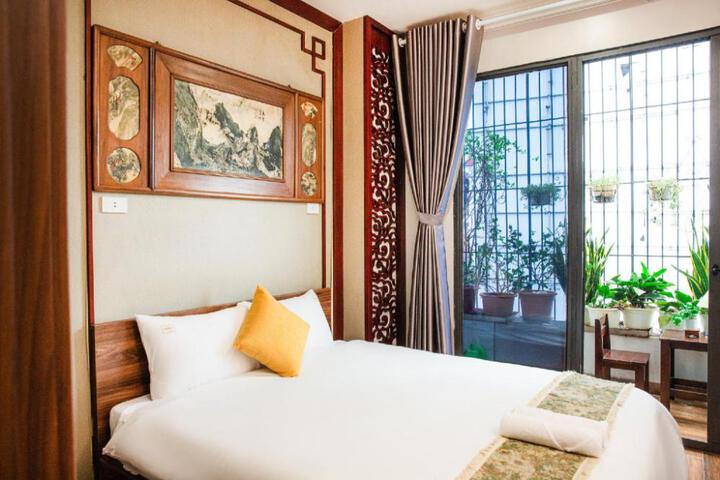 Sunny home - Ancient street view - Hoan Kiem lake by The Little Home