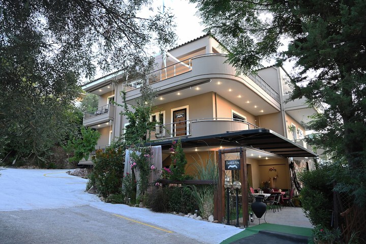 Hotel Exterior 81 of 89