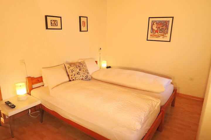 Room 17 of 37