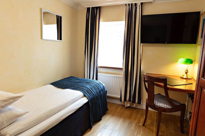Room 8 of 38