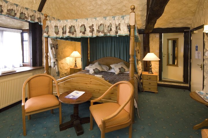 Room 14 of 36