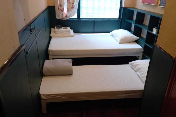 Room 12 of 30