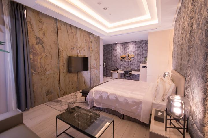 Room 32 of 71