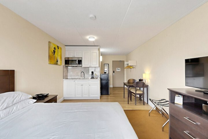 Room 10 of 37