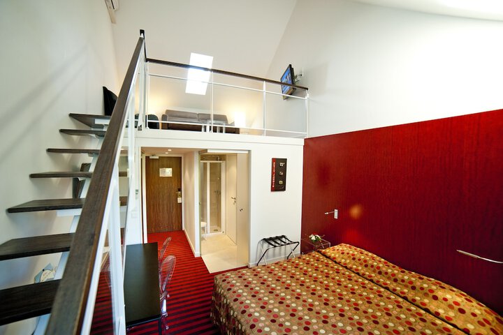 Room 4 of 54