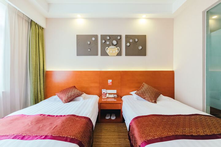 Room 42 of 107