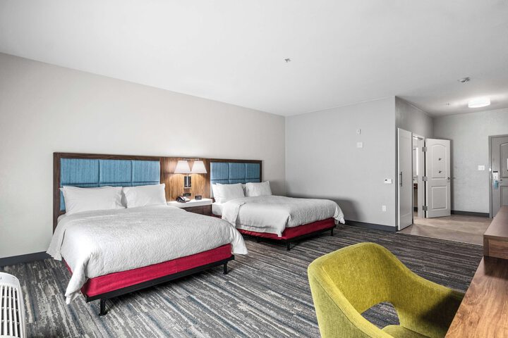 2 Queen Beds (6 of 8)