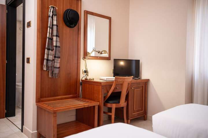 Room 45 of 111
