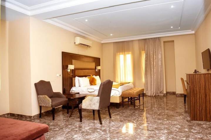 Room 5 of 12