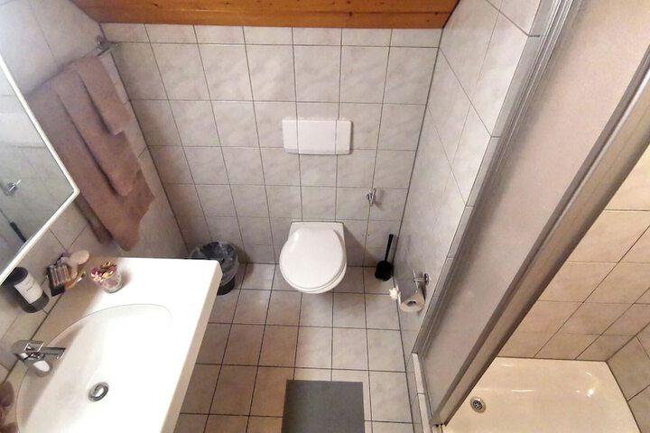 Room 27 of 29