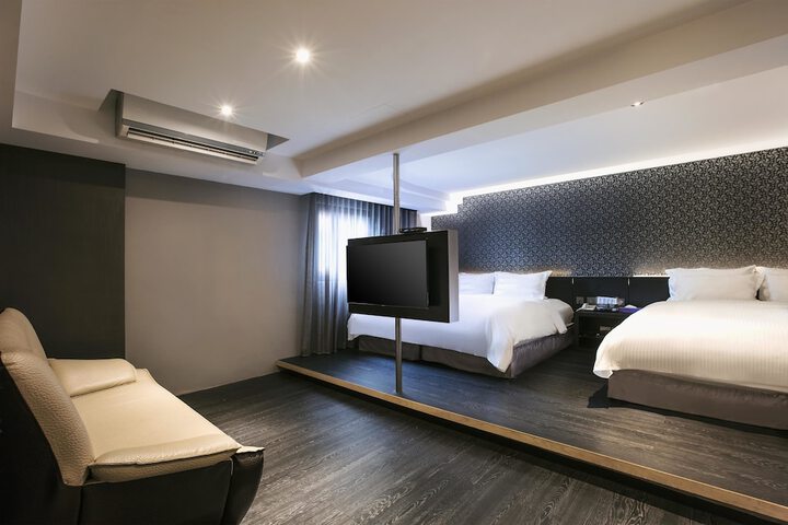Room 11 of 64