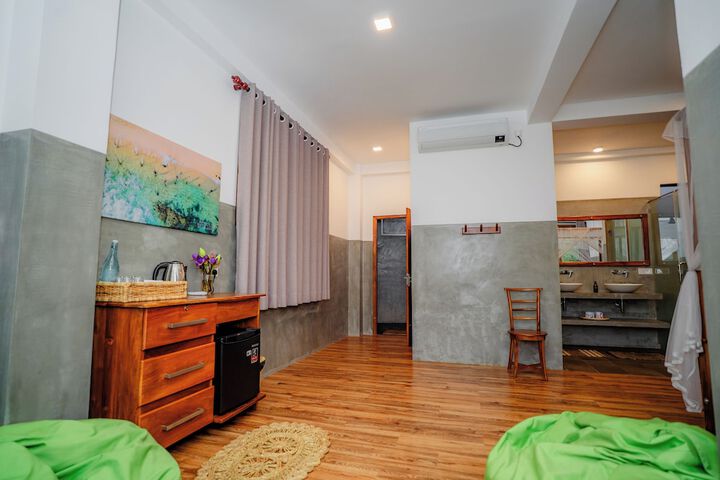 Room 8 of 97