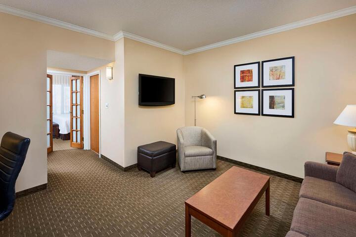 Suite 1 King Bed Separate Bedroom Sofa Bed Separate Living Room Work Desk Microwave and Refrigerator (16 of 33)
