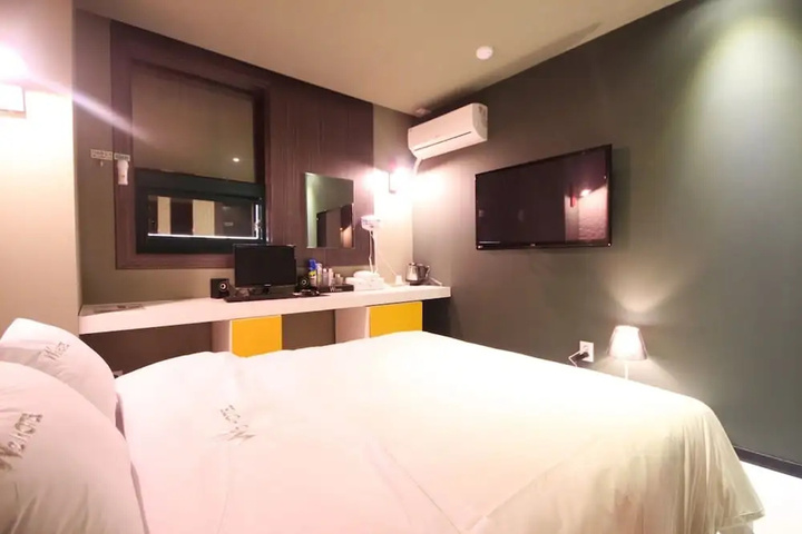 Room 3 of 19