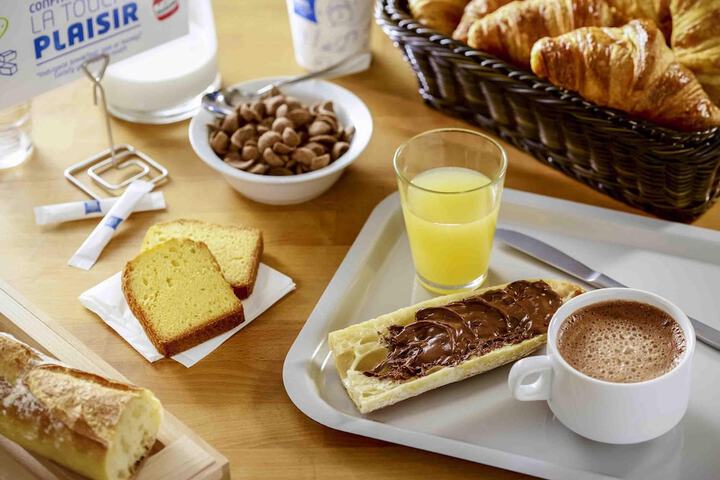 Breakfast/Coffee Service 36 of 43