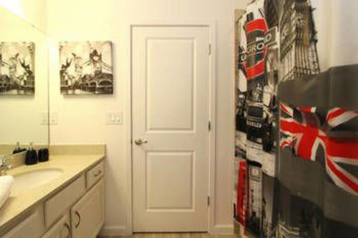 Room 10 of 27