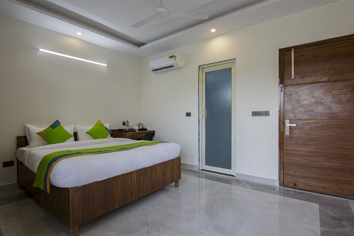 Room 11 of 26