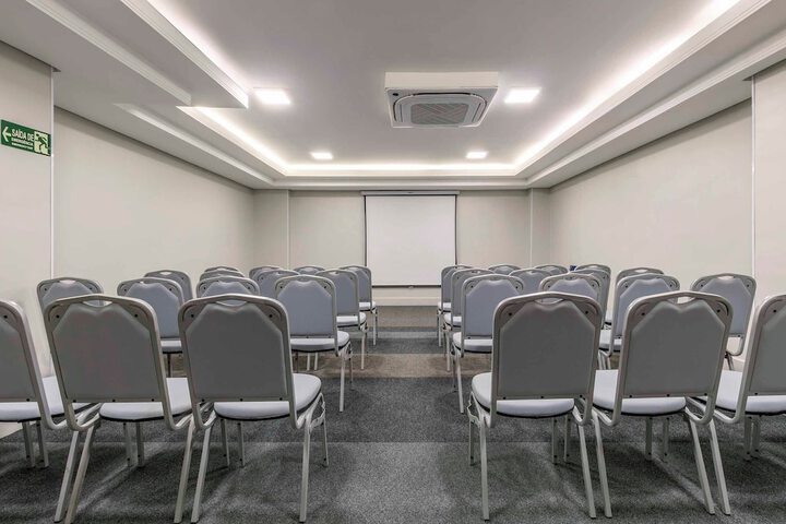 Ballroom/Hall 132 of 156