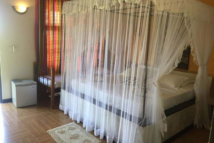 Room 6 of 33