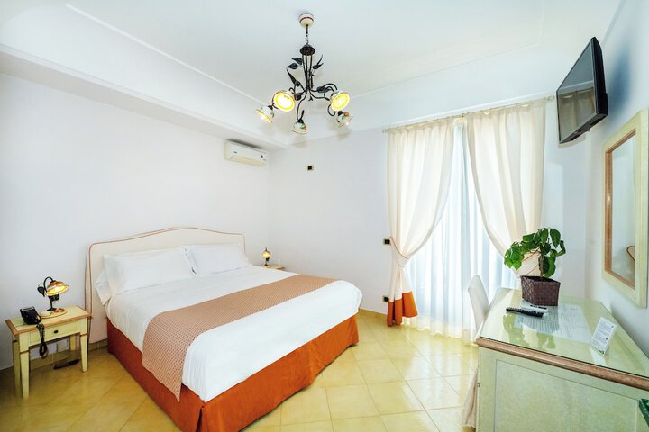 Room 13 of 71